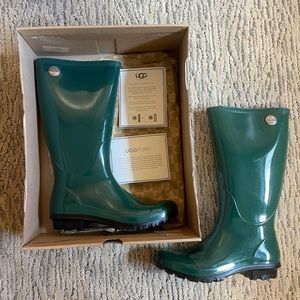UGG tall rain boots dark green very gently used